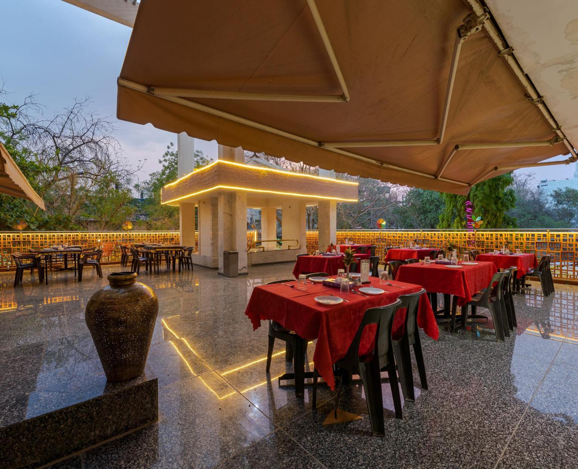 Hotel Surya Executive 3 Star Hotel Solapur Exterior foto