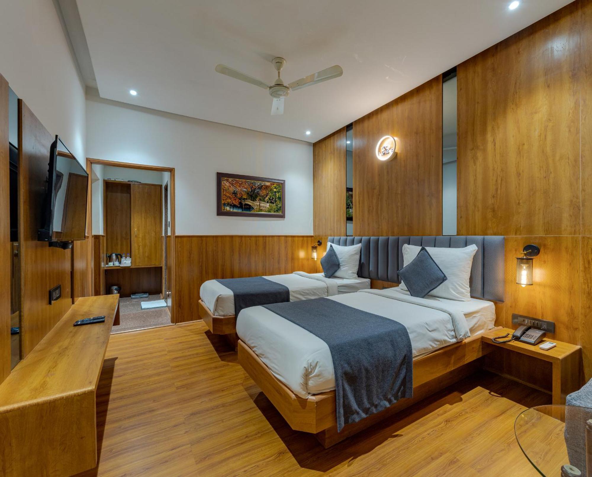 Hotel Surya Executive 3 Star Hotel Solapur Exterior foto