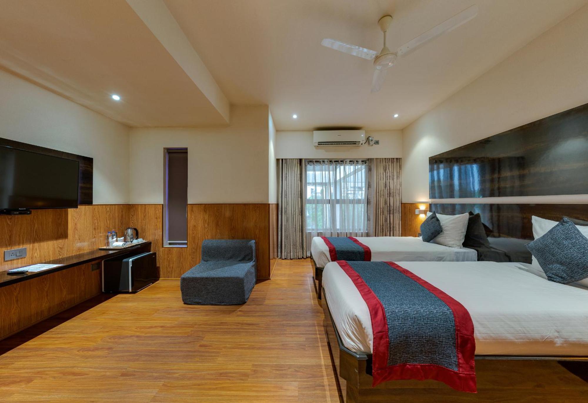 Hotel Surya Executive 3 Star Hotel Solapur Exterior foto