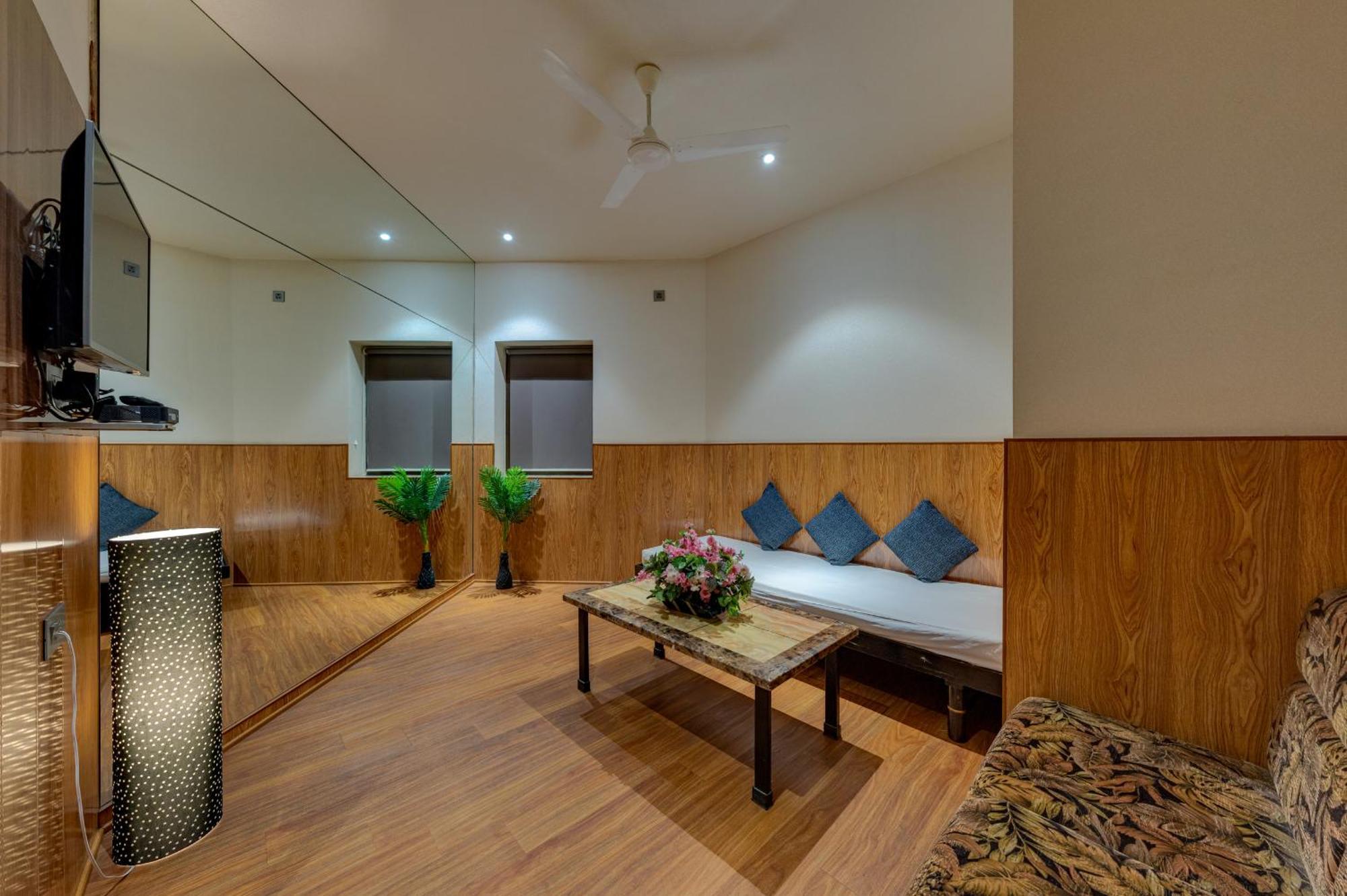 Hotel Surya Executive 3 Star Hotel Solapur Exterior foto