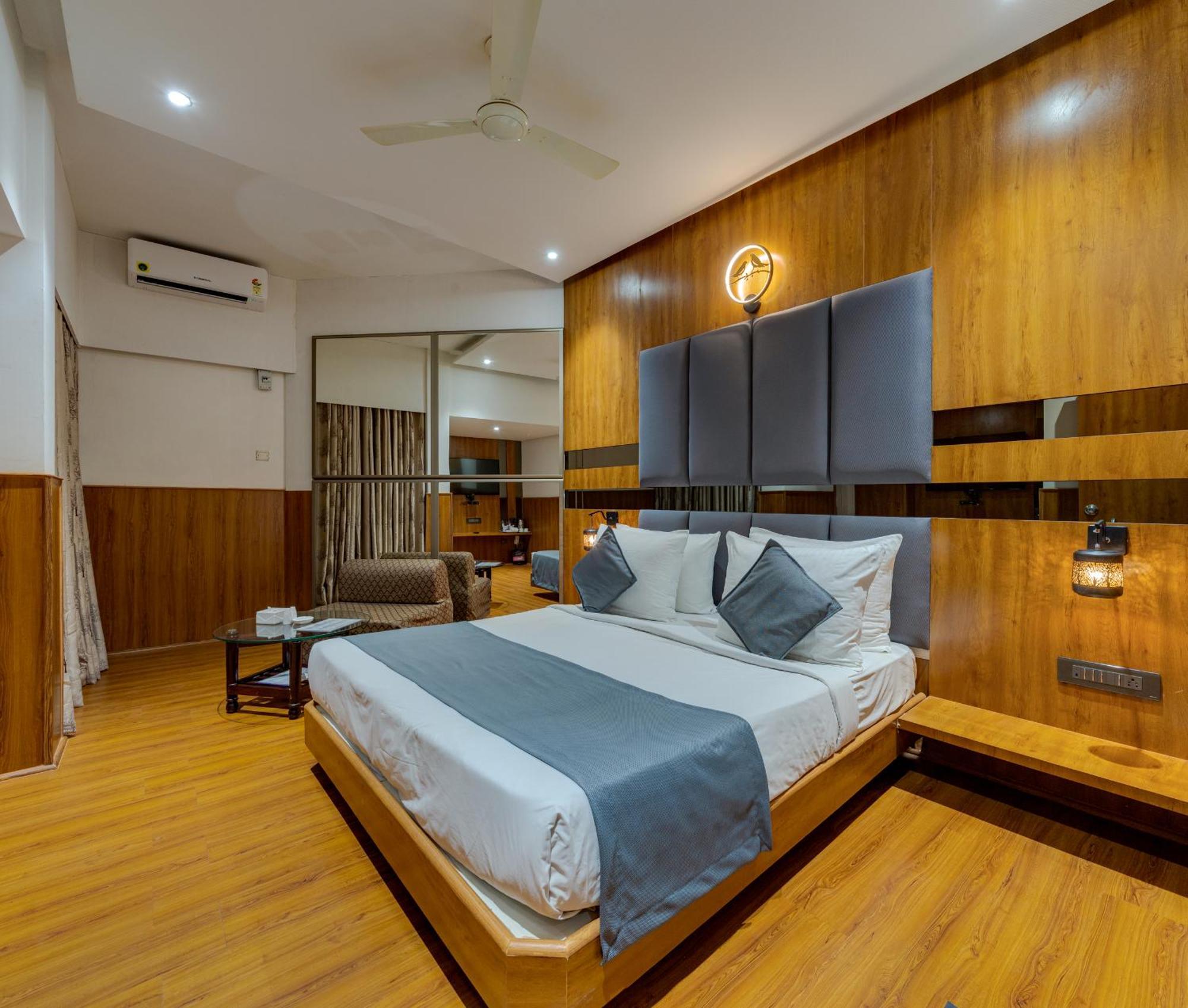 Hotel Surya Executive 3 Star Hotel Solapur Exterior foto